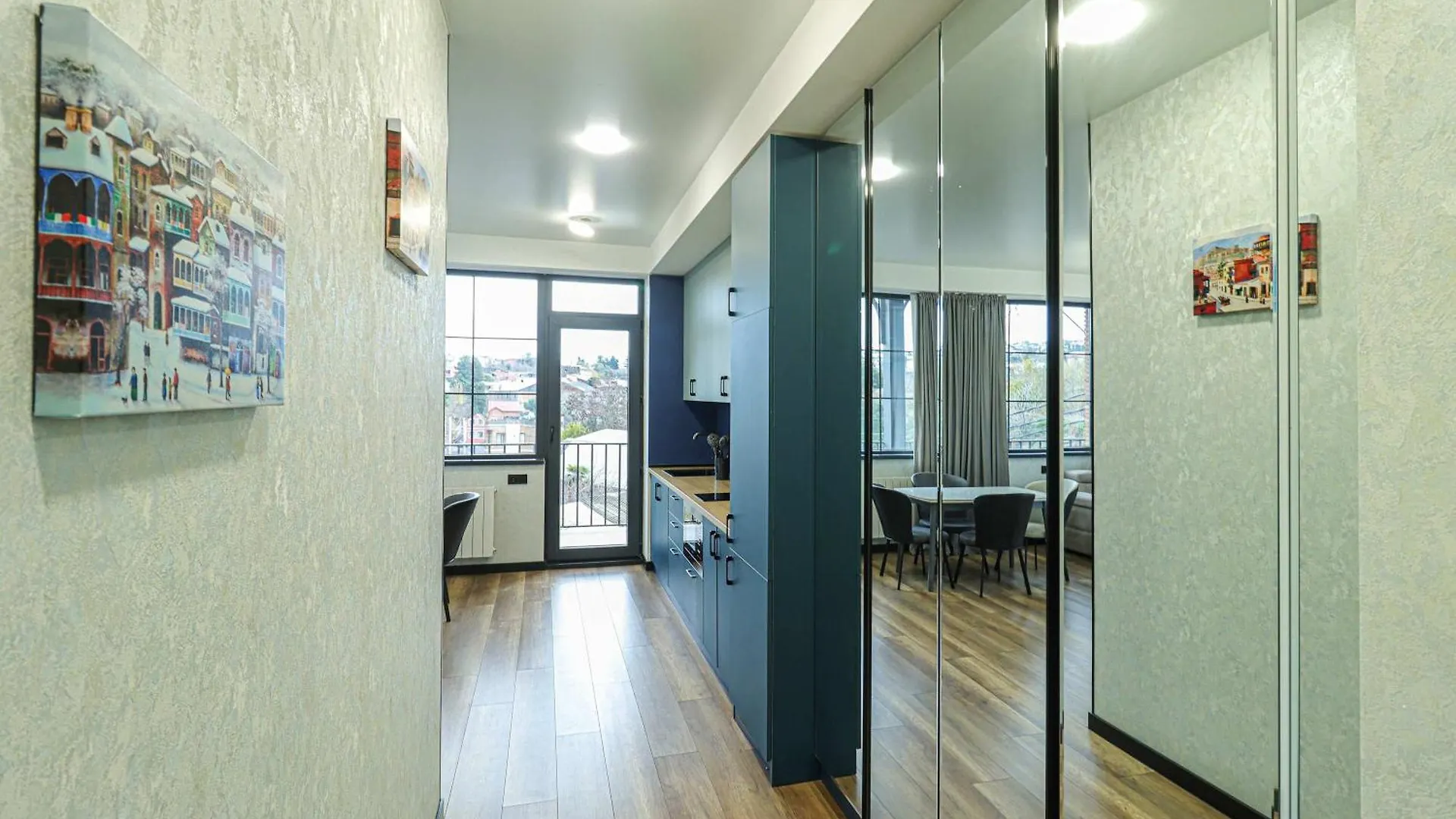 Modern Apartment Overlooking Τυφλίδα