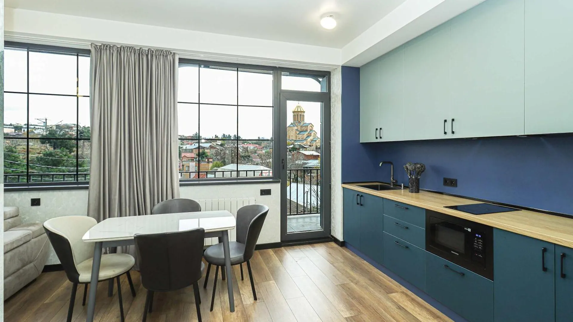 Modern Apartment Overlooking Τυφλίδα 0*,