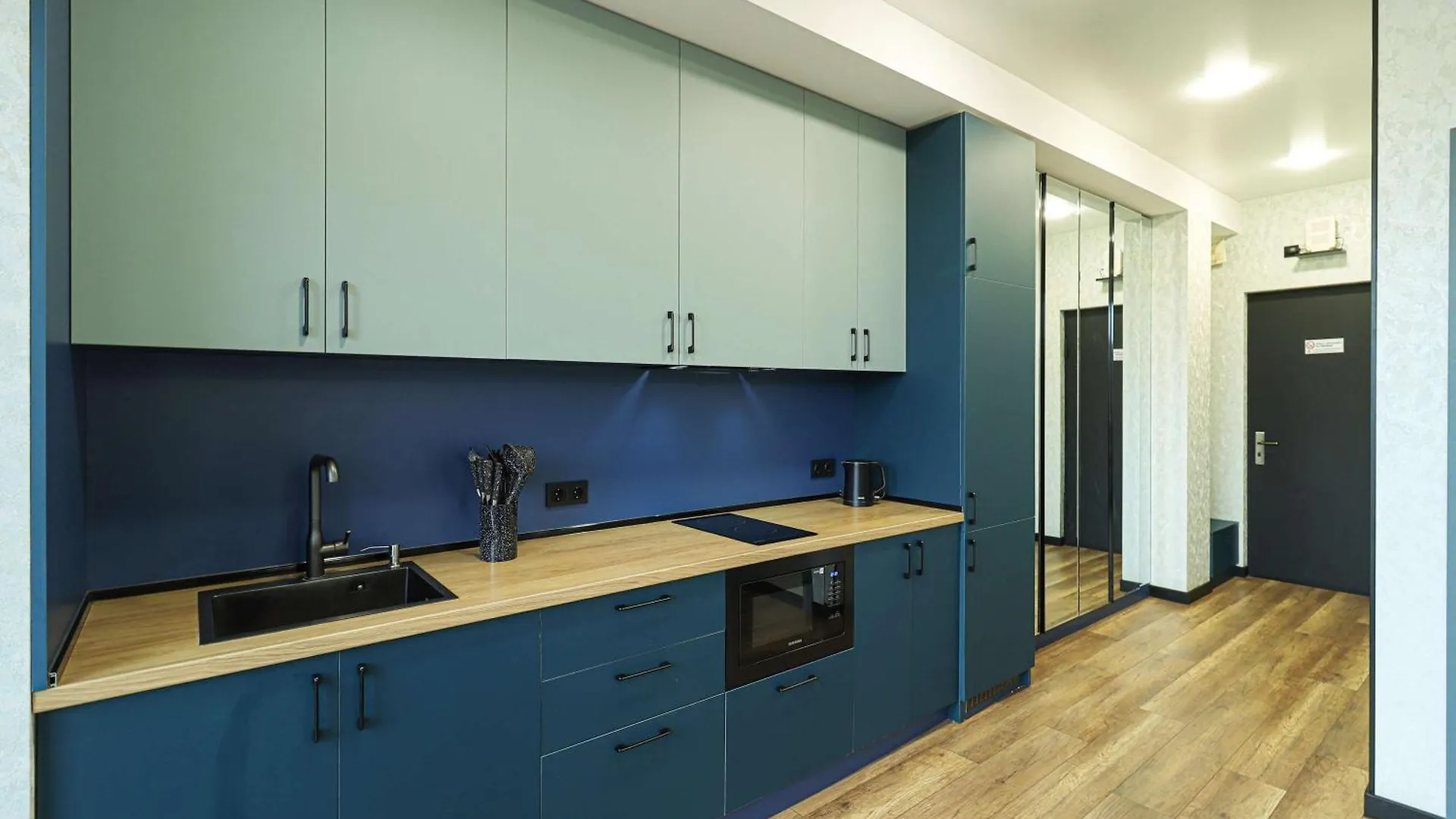 Modern Apartment Overlooking Τυφλίδα